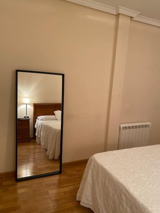 Lovely 2 Bedrooms Apartment Main Square Plasencia Exteriör bild