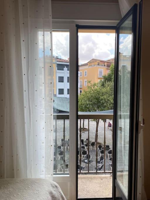 Lovely 2 Bedrooms Apartment Main Square Plasencia Exteriör bild