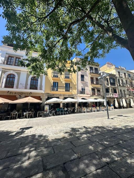 Lovely 2 Bedrooms Apartment Main Square Plasencia Exteriör bild